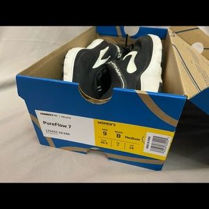 Brooks Pure Flow 7 women’s size 9